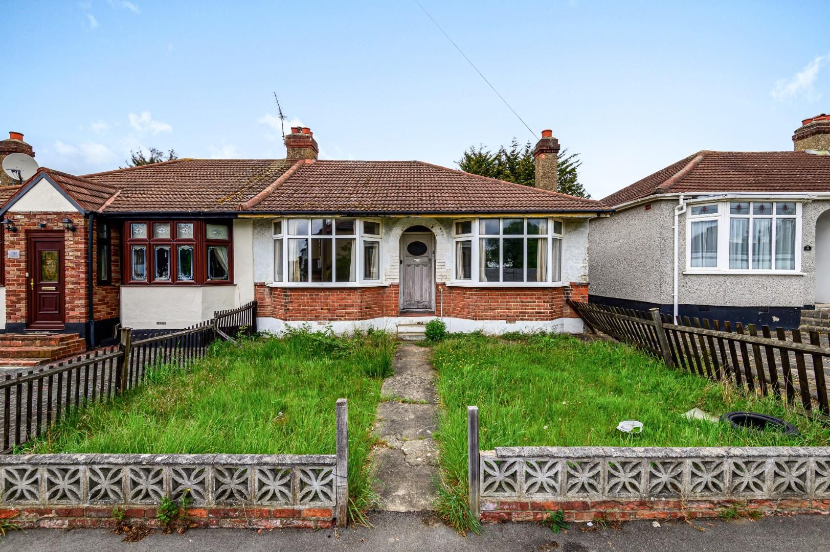3 bed semidetached bungalow for sale in Macdonald Avenue, Hornchurch