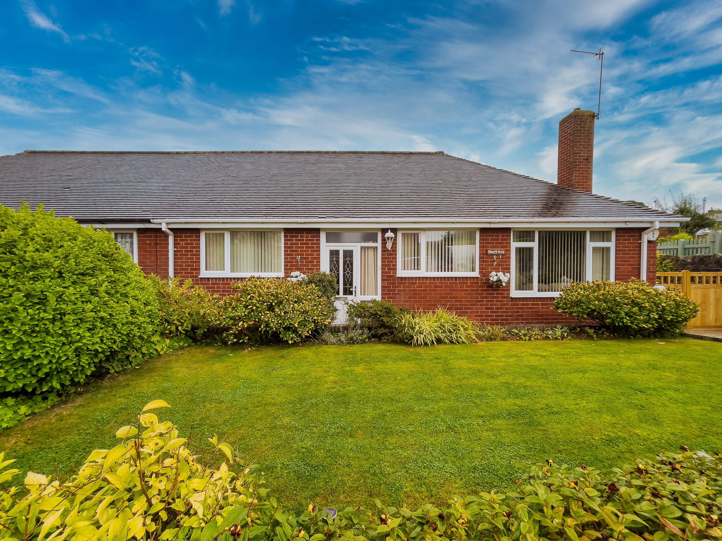 3 bed semidetached bungalow for sale in Salem Road, Coedpoeth, Wrexham