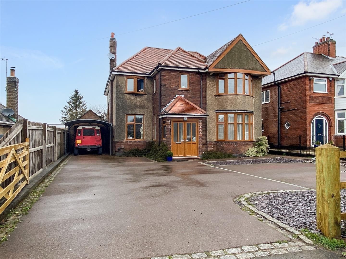 5 bed detached house for sale in Broom Leys Road, Coalville