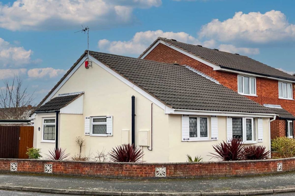 2 bed bungalow for sale in The Romans, Mountsorrel, Loughborough