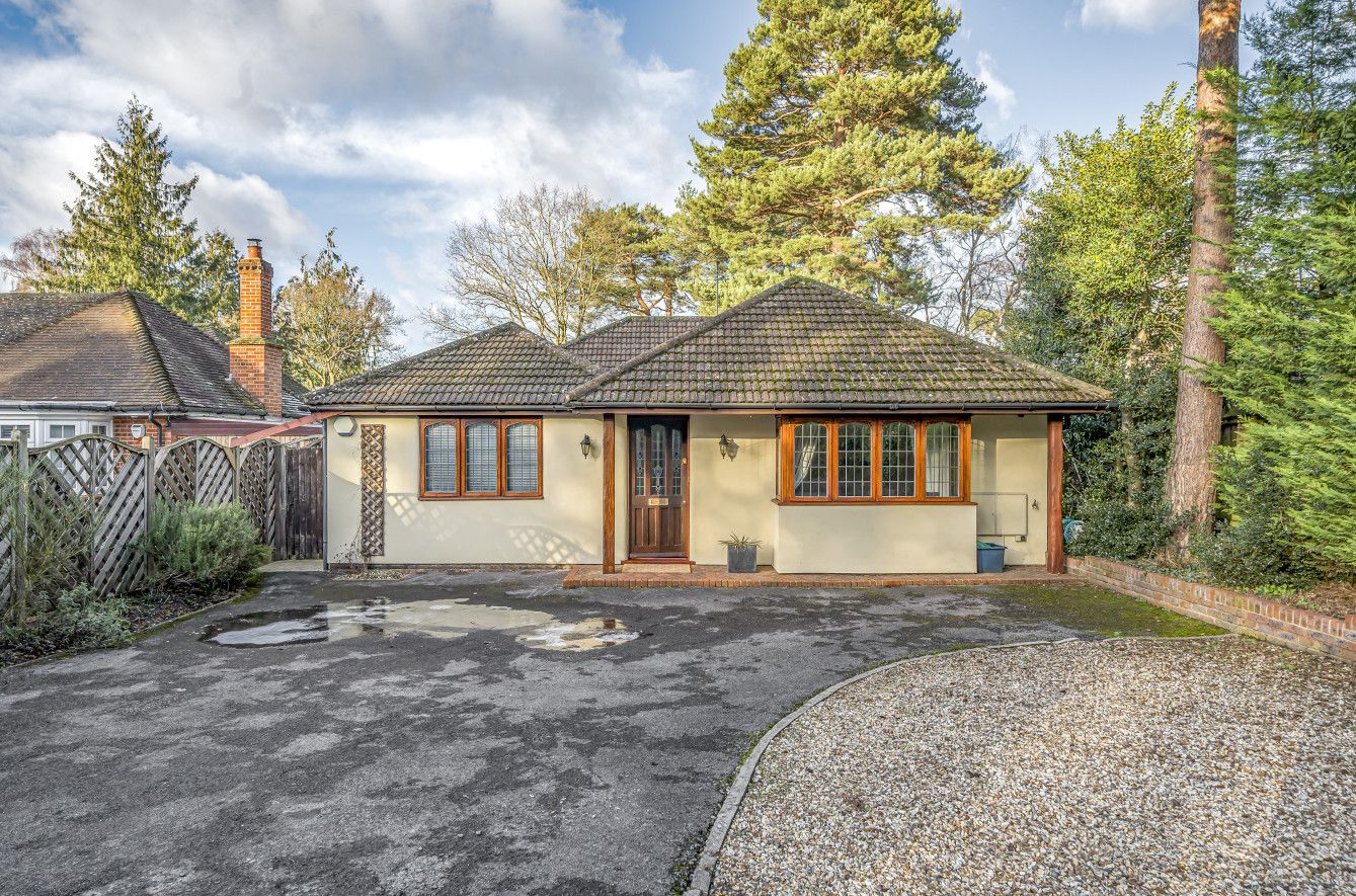 4 bed bungalow for sale in Nine Mile Ride, Finchampstead, Wokingham RG40 Zoopla