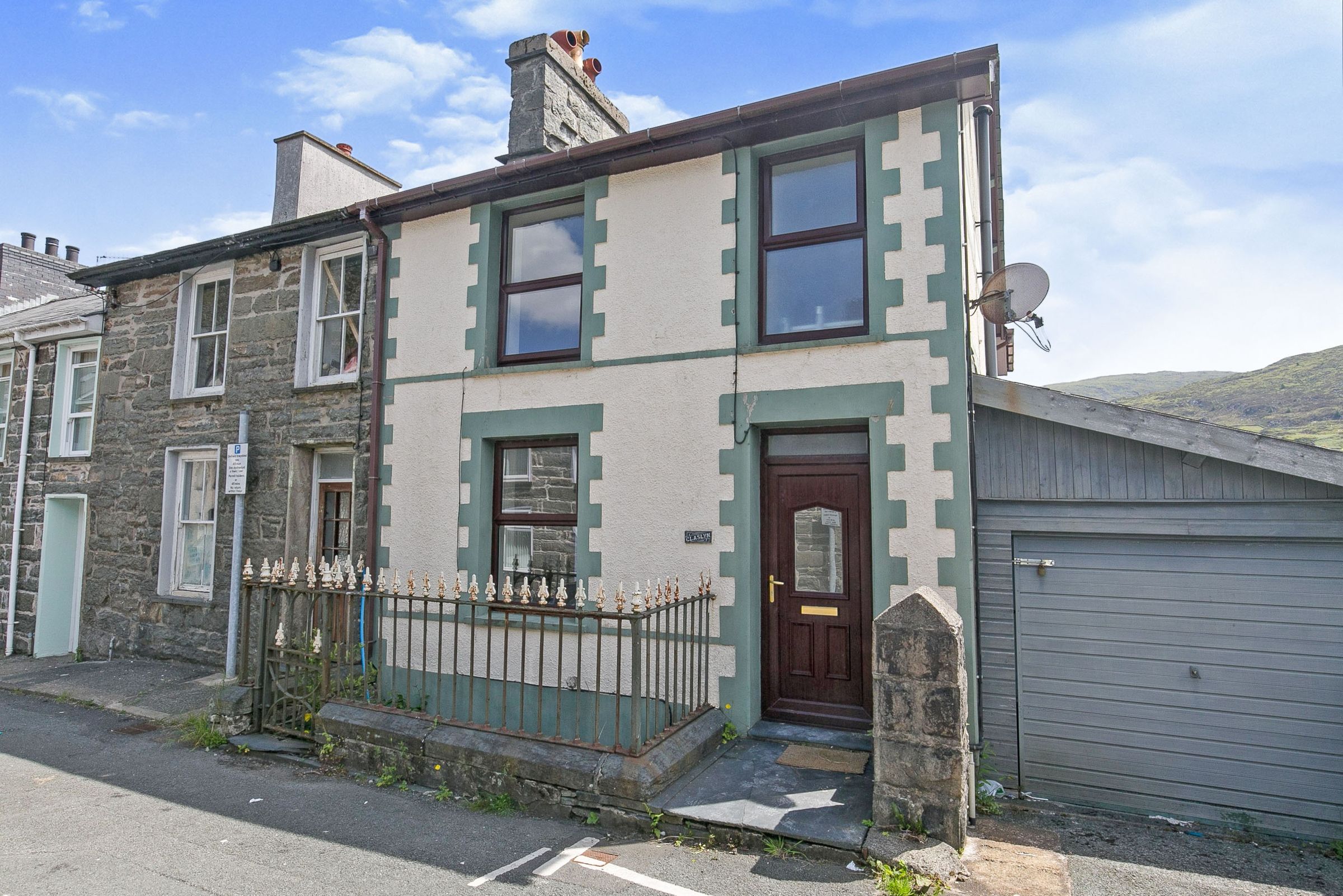 3 bed end terrace house for sale in Newborough Street, Blaenau