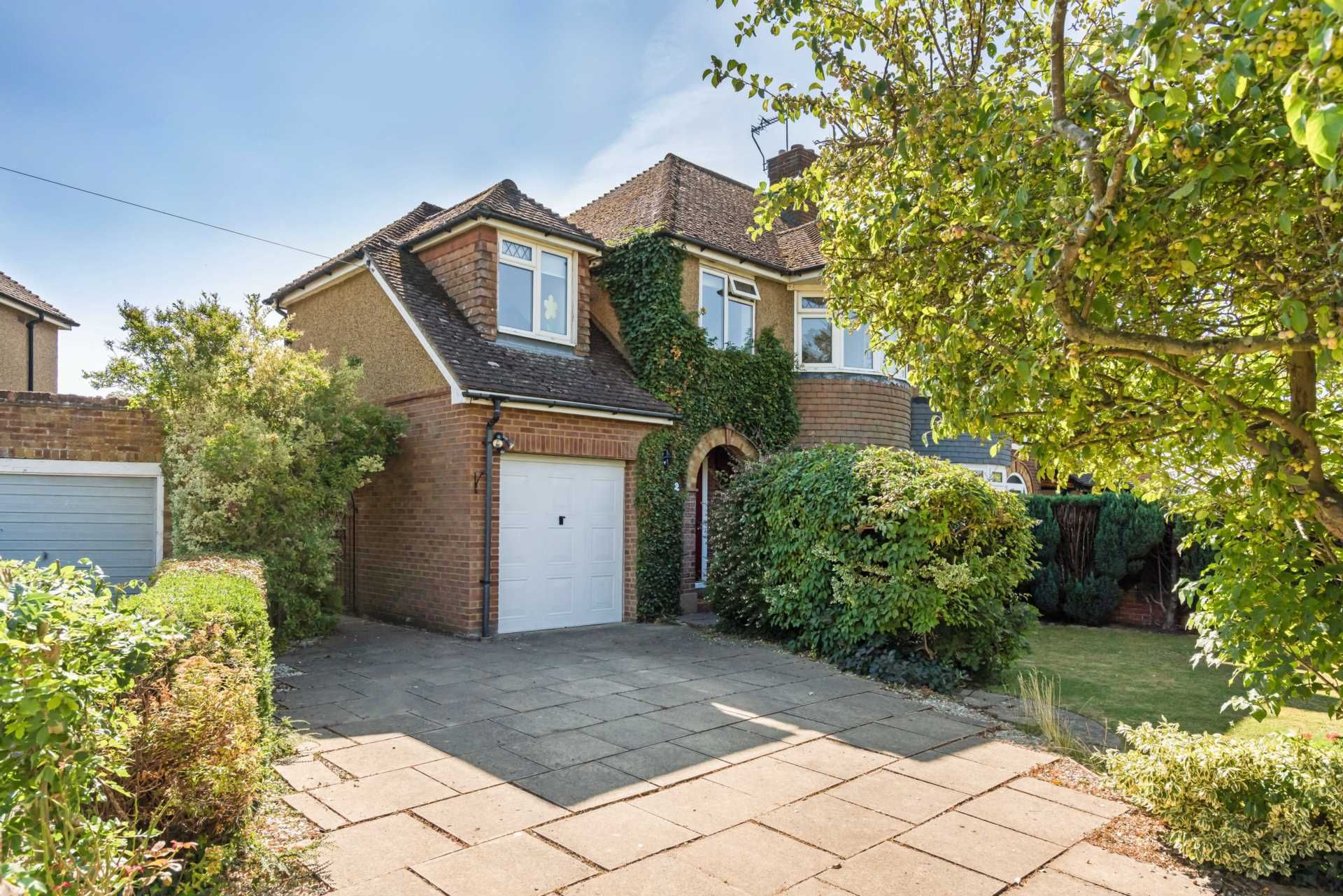 4 bed semidetached house for sale in Brudenell Drive, Stoke Mandeville