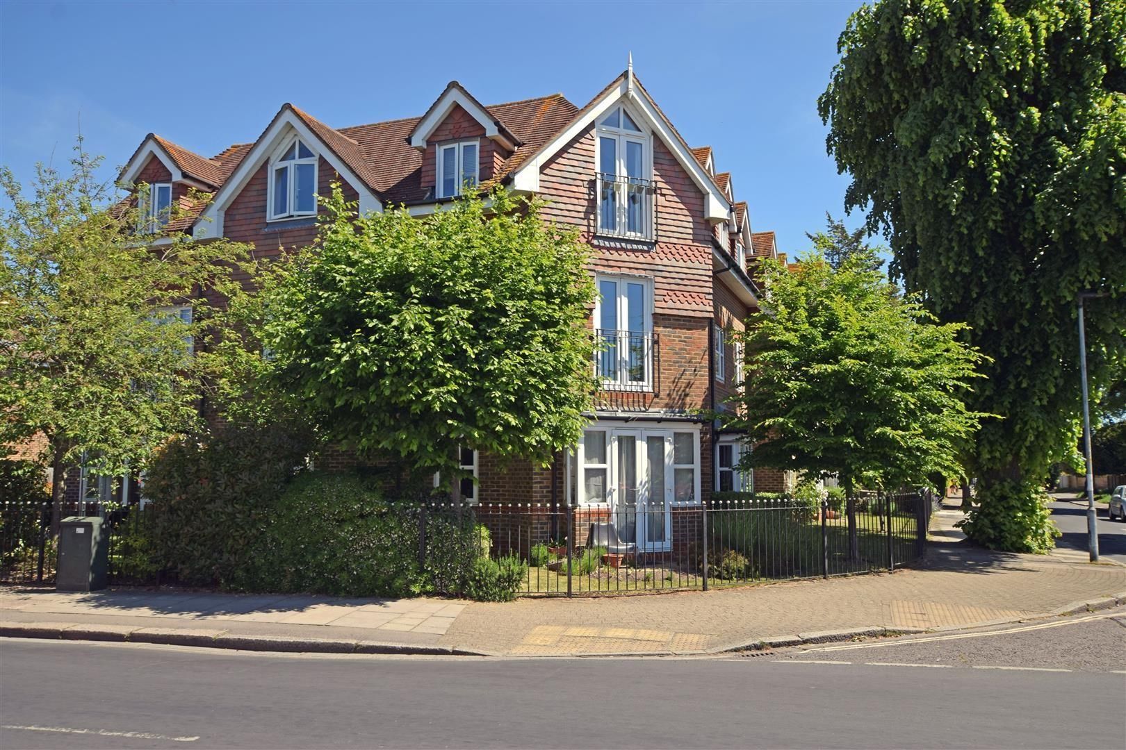 2 bed flat for sale in Holly Bush Lane, Hampton TW12 Zoopla
