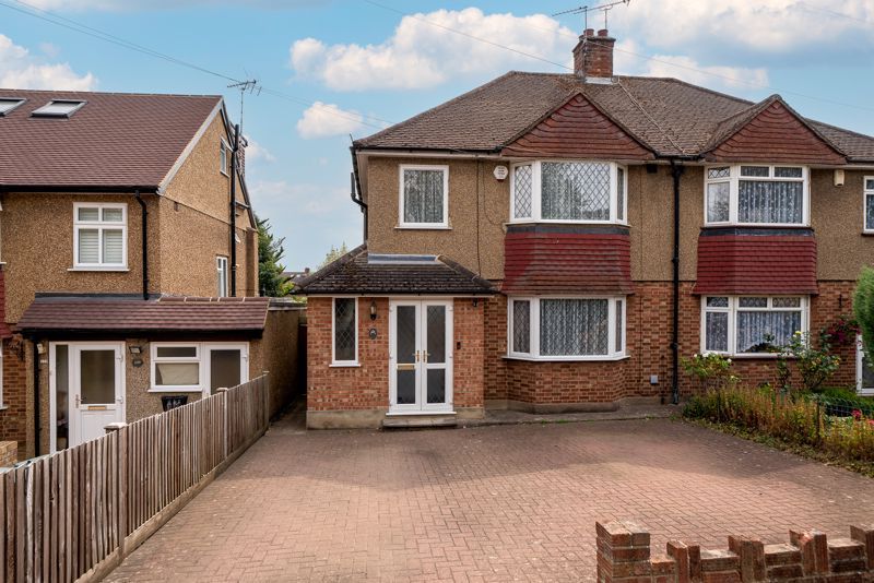 3 bed semidetached house for sale in Hornhill Road, Maple Cross WD3