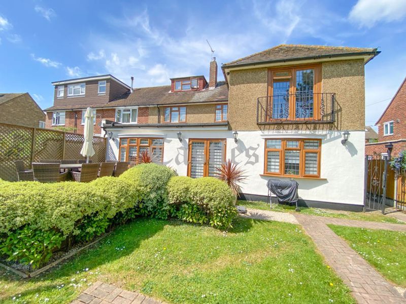 4 bed semidetached house for sale in Monkswood Avenue, Waltham Abbey