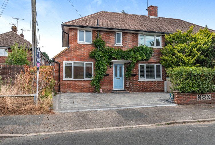 4 bed semidetached house for sale in Bracken Way, Chobham, Woking