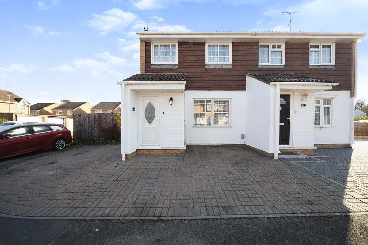 3 bed semidetached house for sale in Cemetery Road, Houghton Regis