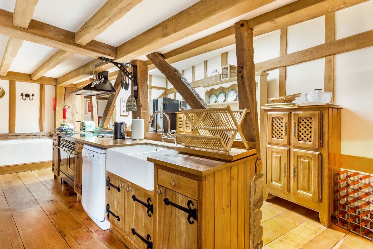 4 bed barn conversion to rent in Kerves Lane, Horsham RH13 Zoopla