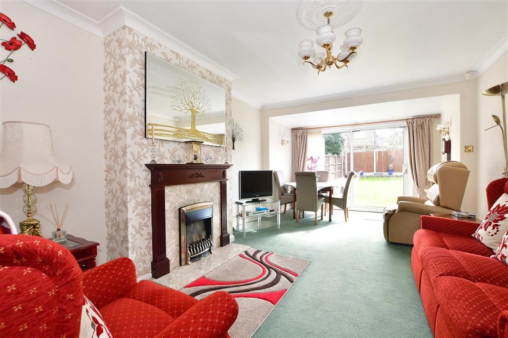 3 bed semidetached bungalow for sale in Westbourne Drive, Brentwood