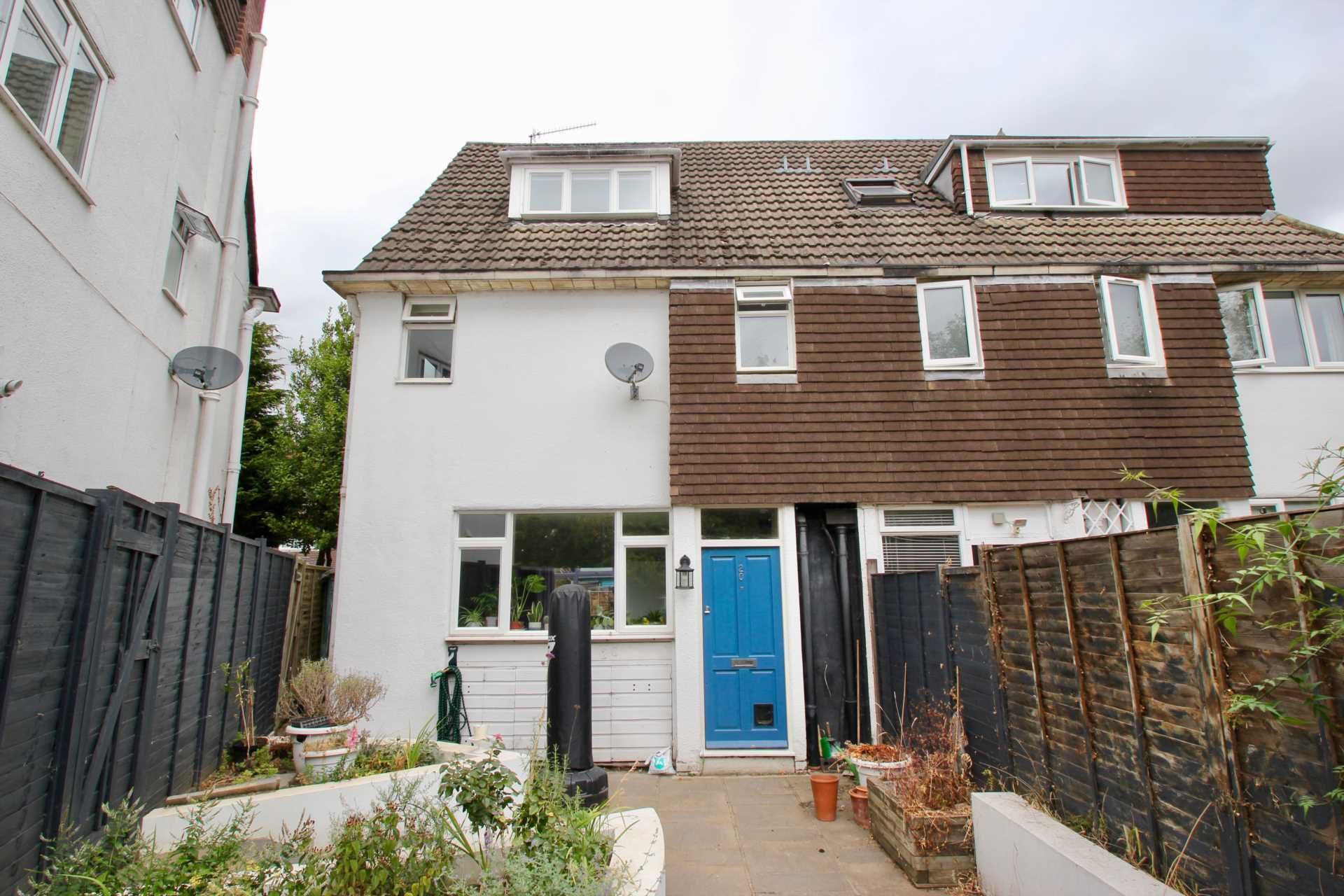 3 bed end terrace house for sale in Upton Close, Henley On Thames RG9