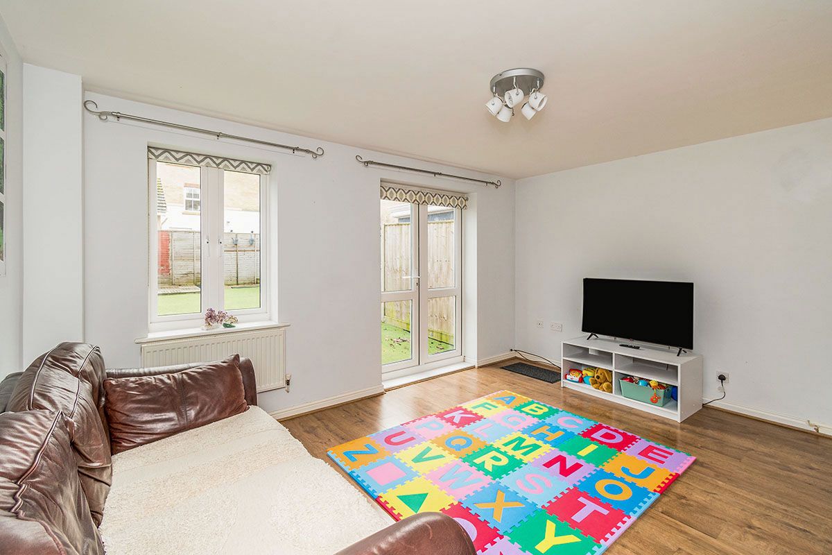 4 bed terraced house for sale in Blunt Road, Beggarwood, Basingstoke