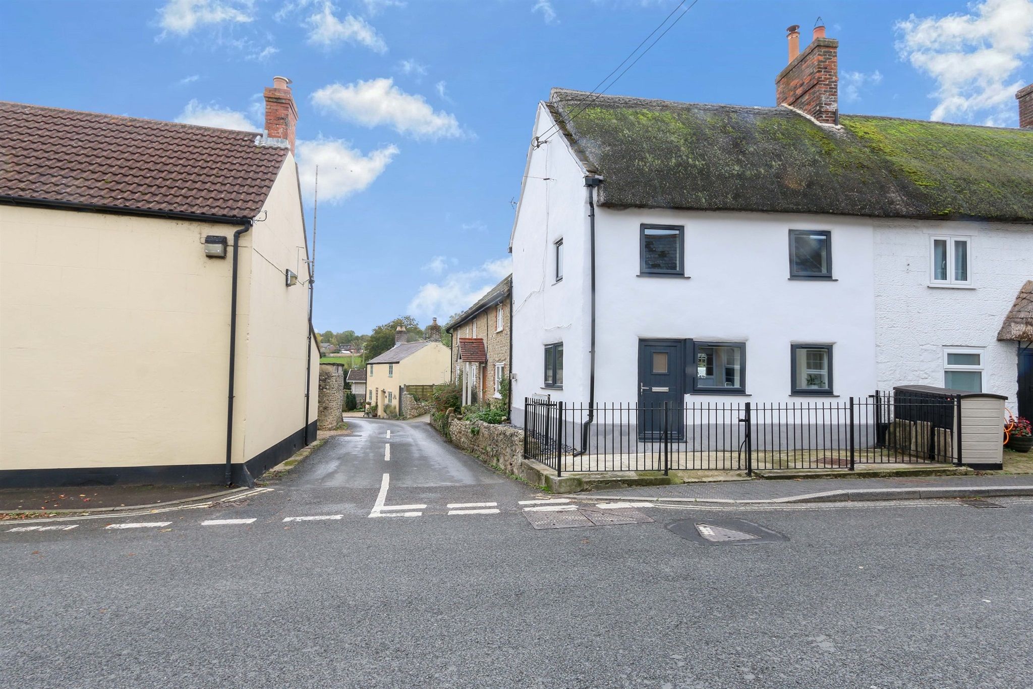 2 bed end terrace house for sale in Dorchester Road, Maiden Newton
