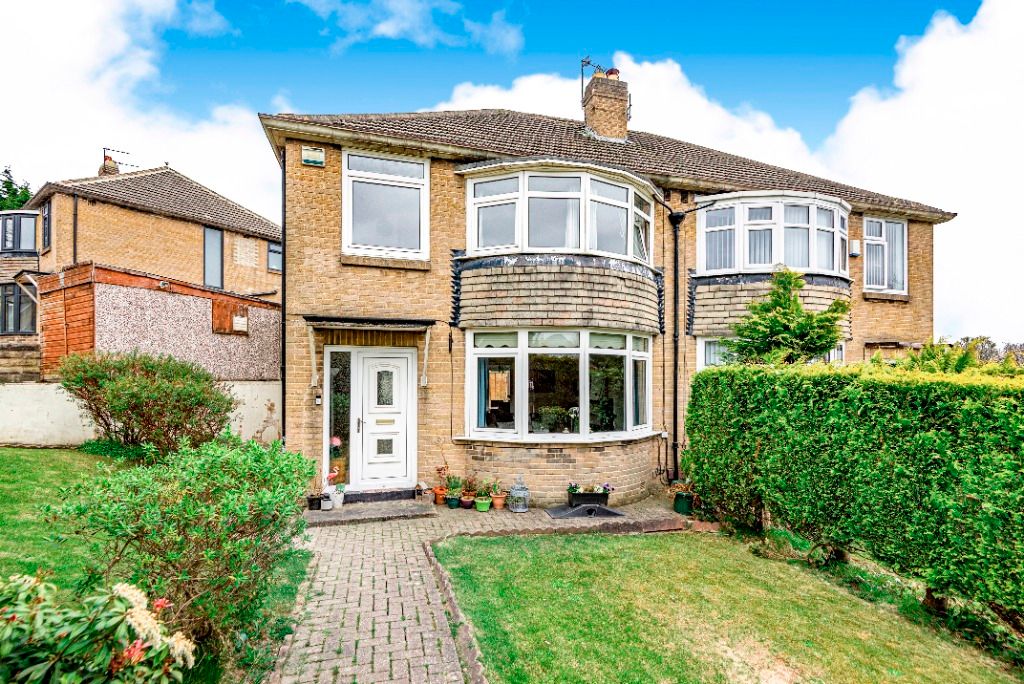 3 bed semidetached house for sale in Carr Manor Gardens, Moortown