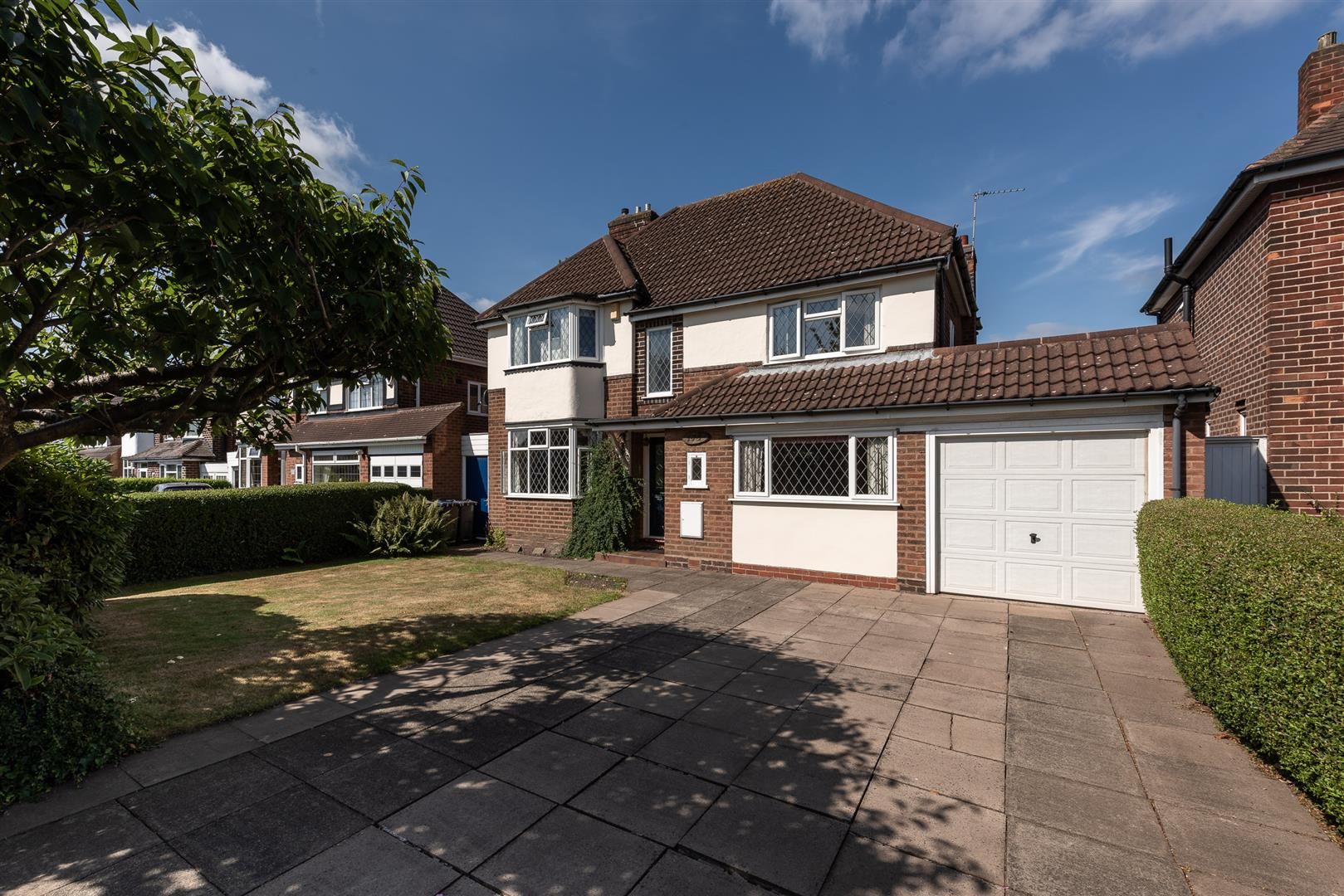 4 bed detached house for sale in Whitehouse Common Road, Sutton