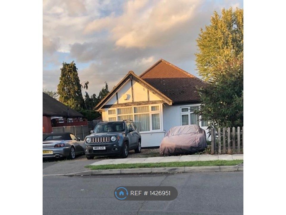 3 bed bungalow to rent in Hoylake Crescent, Ickenham UB10 Zoopla