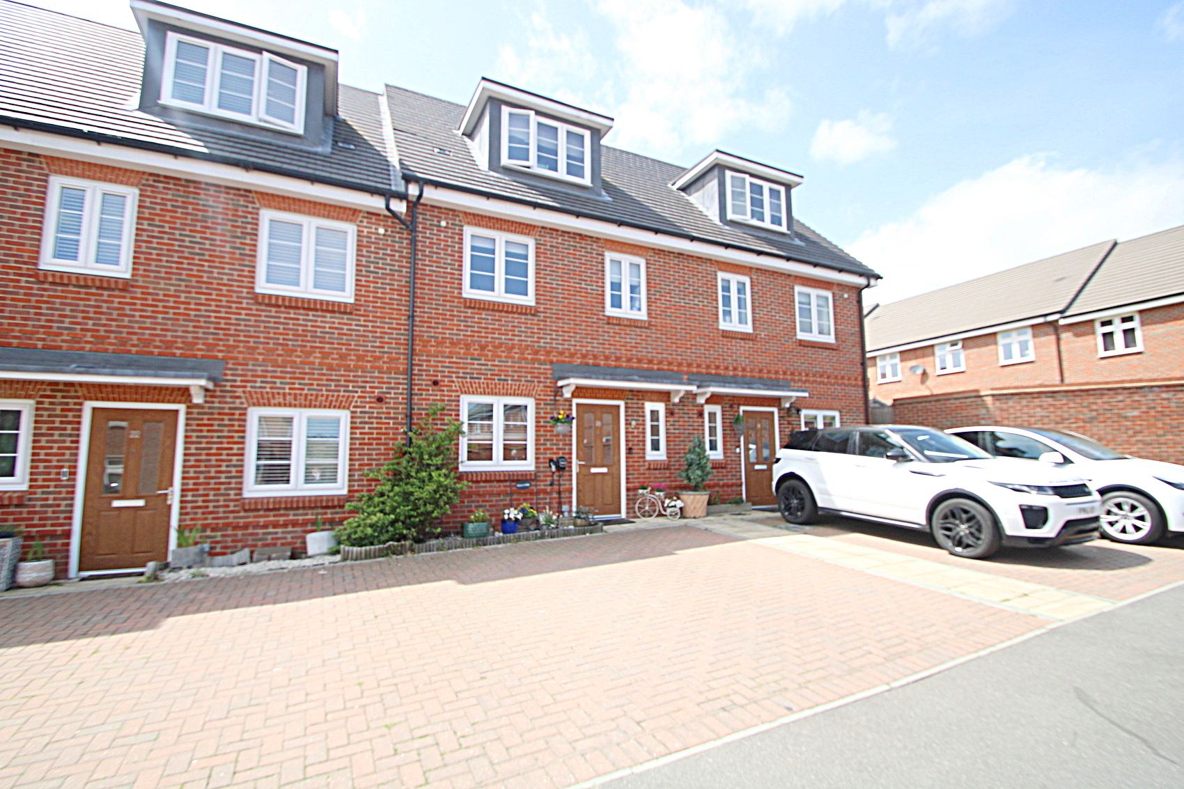3 bed terraced house for sale in Repton Crescent, Earley, Reading RG6