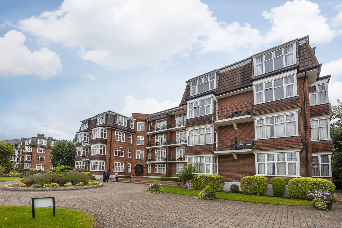 2 bed flat to rent in Portsmouth Road, Surbiton KT6. Zoopla