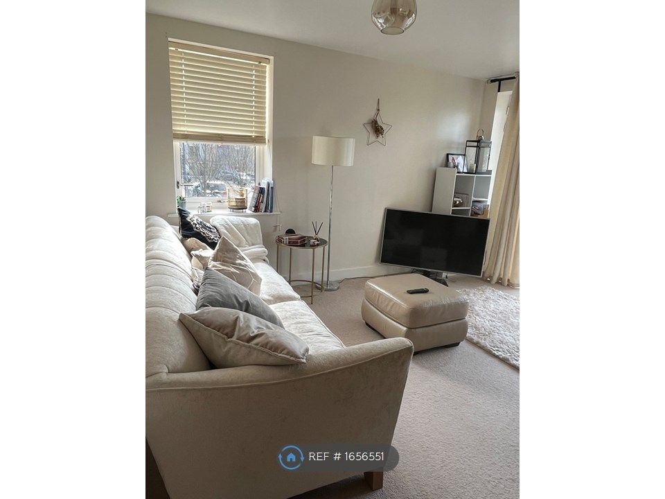 Room to rent in Watson Place, London SE25 Zoopla