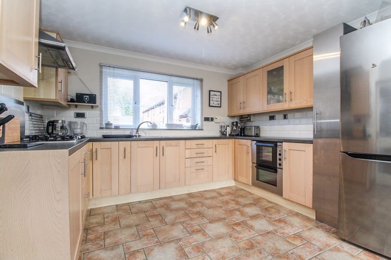 4 bed detached house for sale in Deep Spinney, Biddenham, Bedford MK40