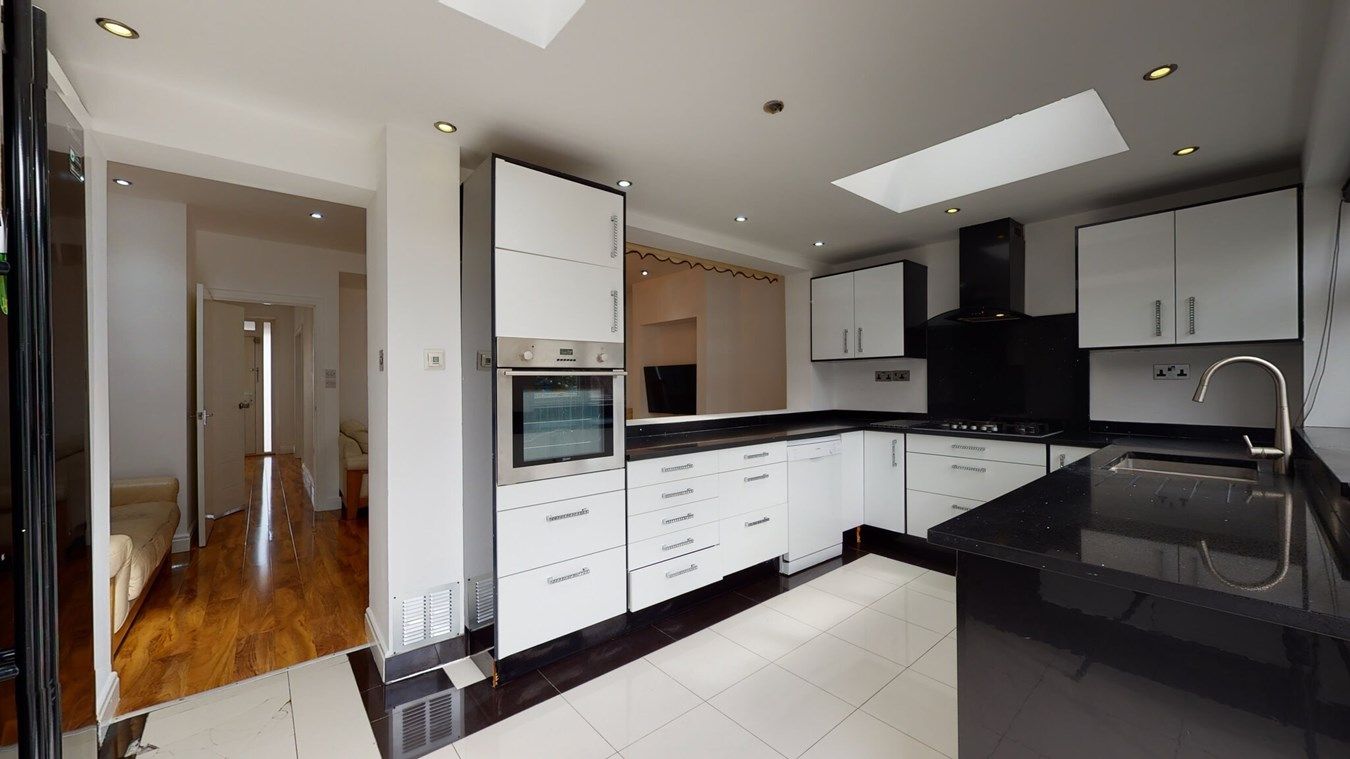 3 bed property to rent in Herne Close, London NW10 Zoopla