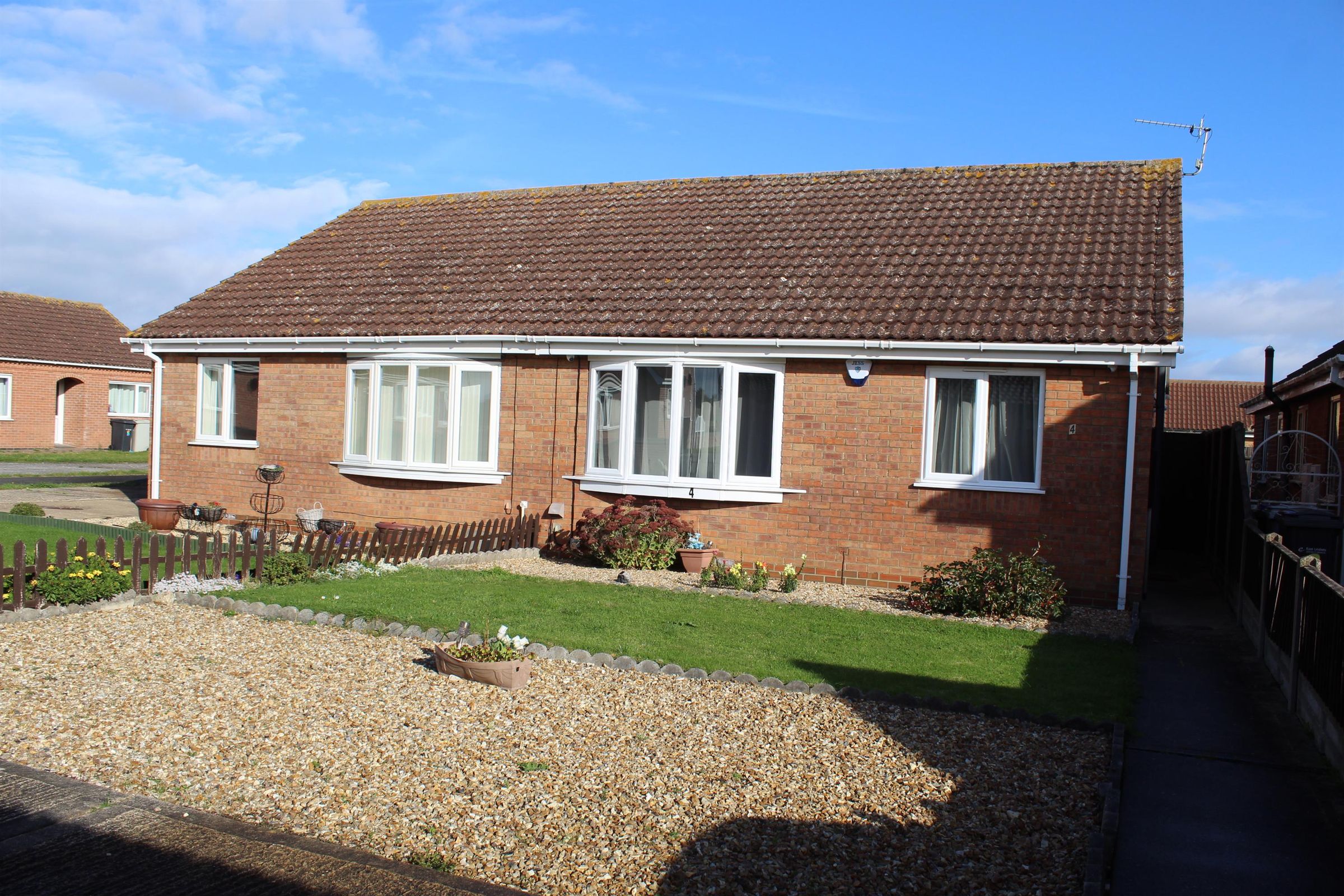 2 bed semidetached bungalow for sale in Skipworth Way, Winthorpe