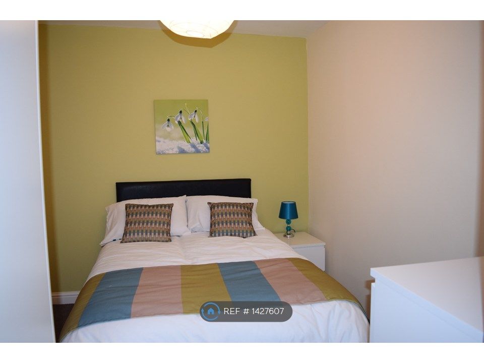 Room to rent in Pontefract Road, Castleford WF10 Zoopla