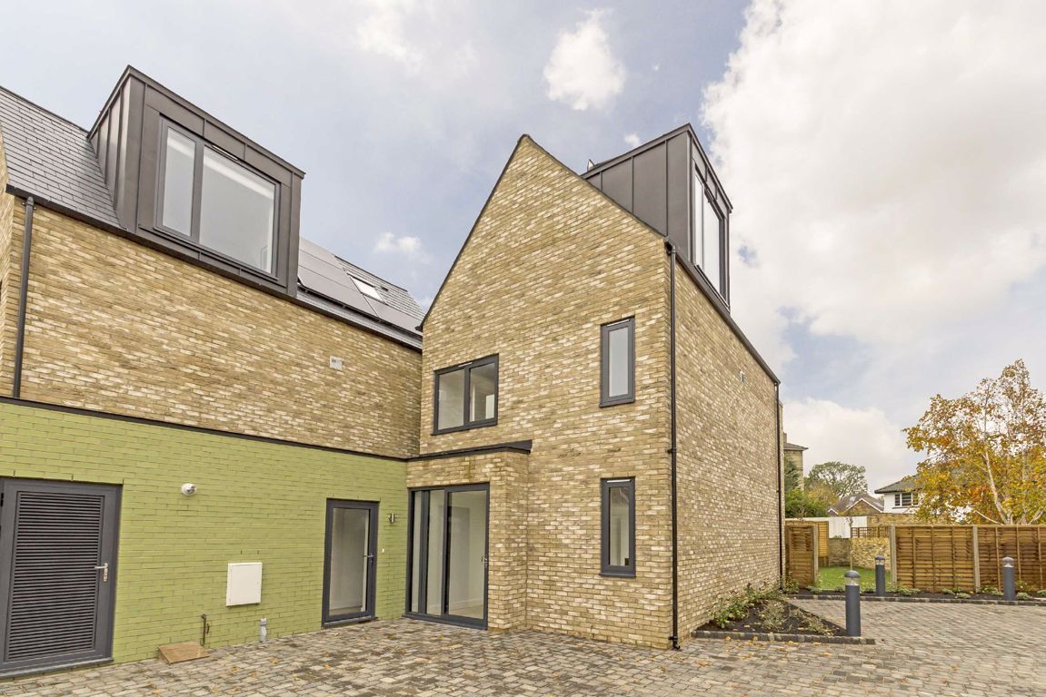 3 bed property for sale in King Charles Road, Berrylands, Surbiton KT5