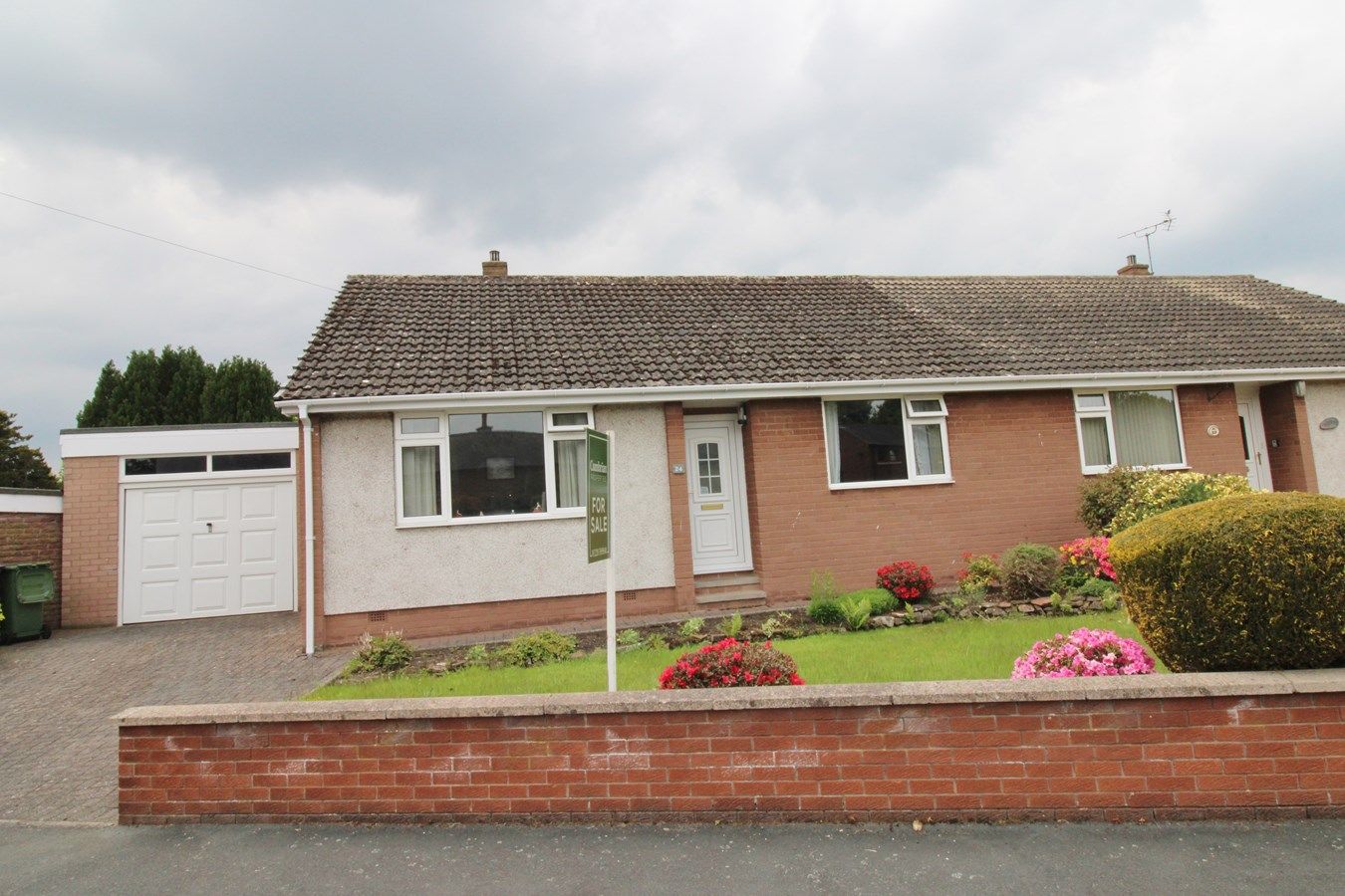 2 bed semidetached bungalow for sale in Buffs Croft, WarwickOnEden