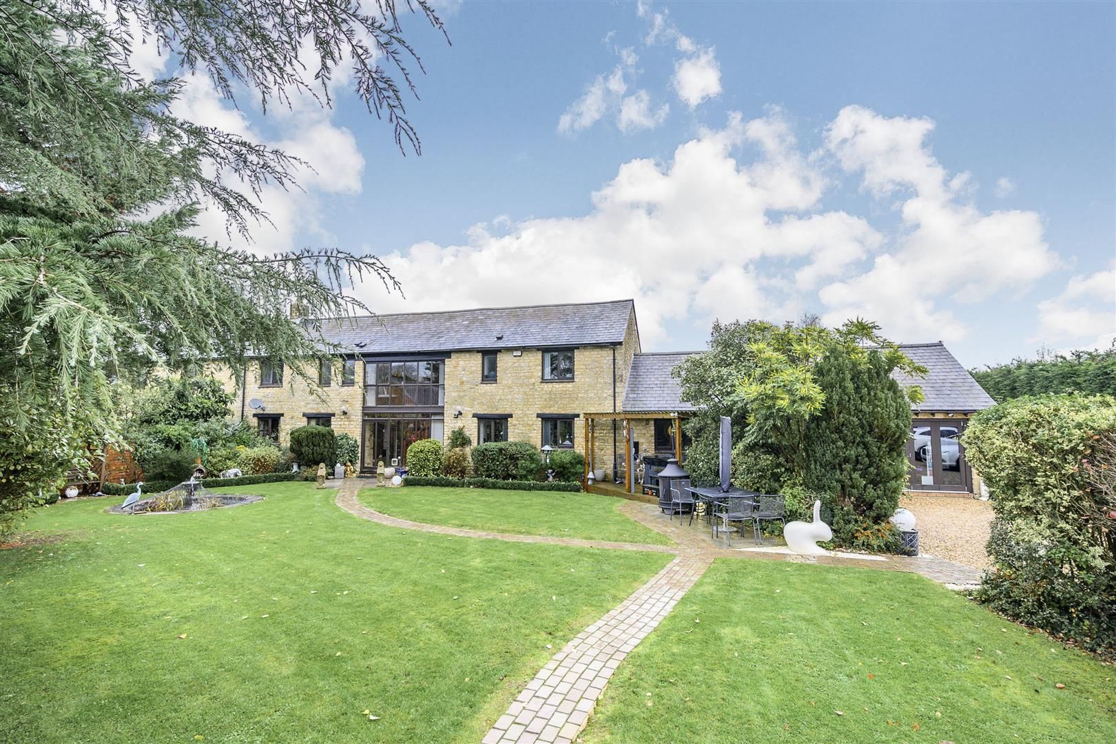 5 bed semidetached house for sale in Halse Road, Brackley