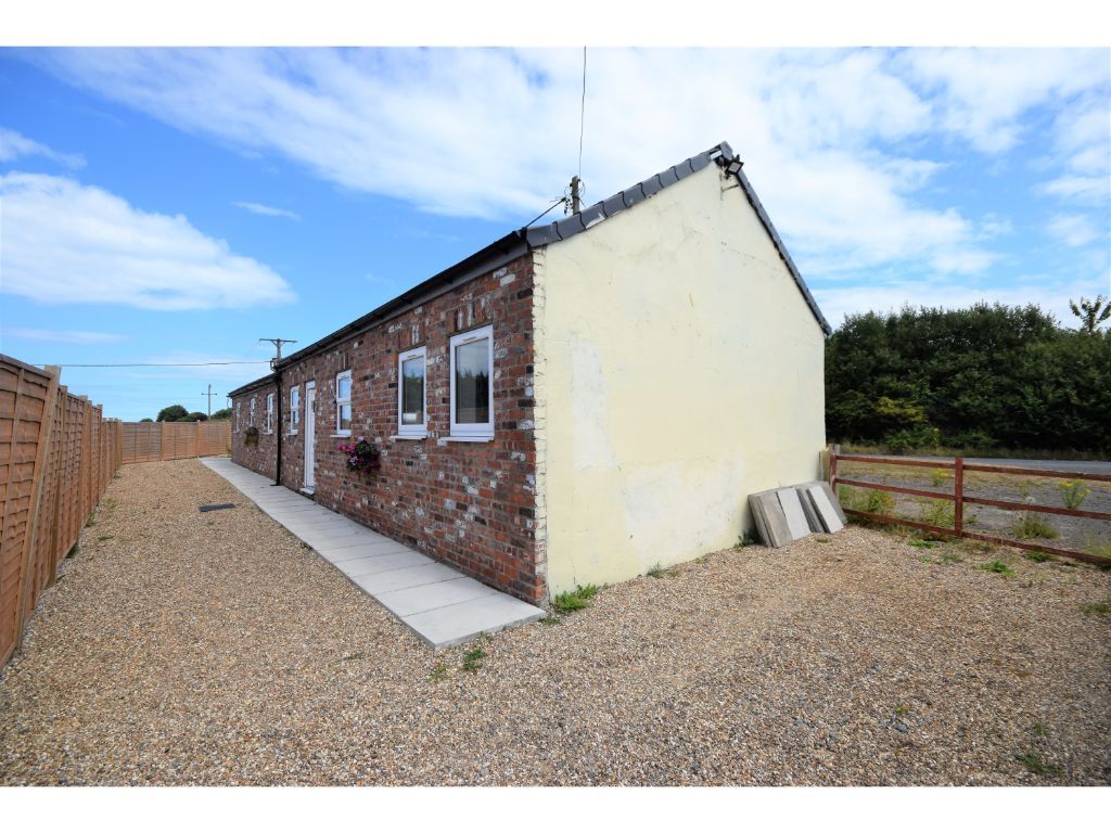 2 bed bungalow for sale in Hunmanby Road, Filey YO14 Zoopla