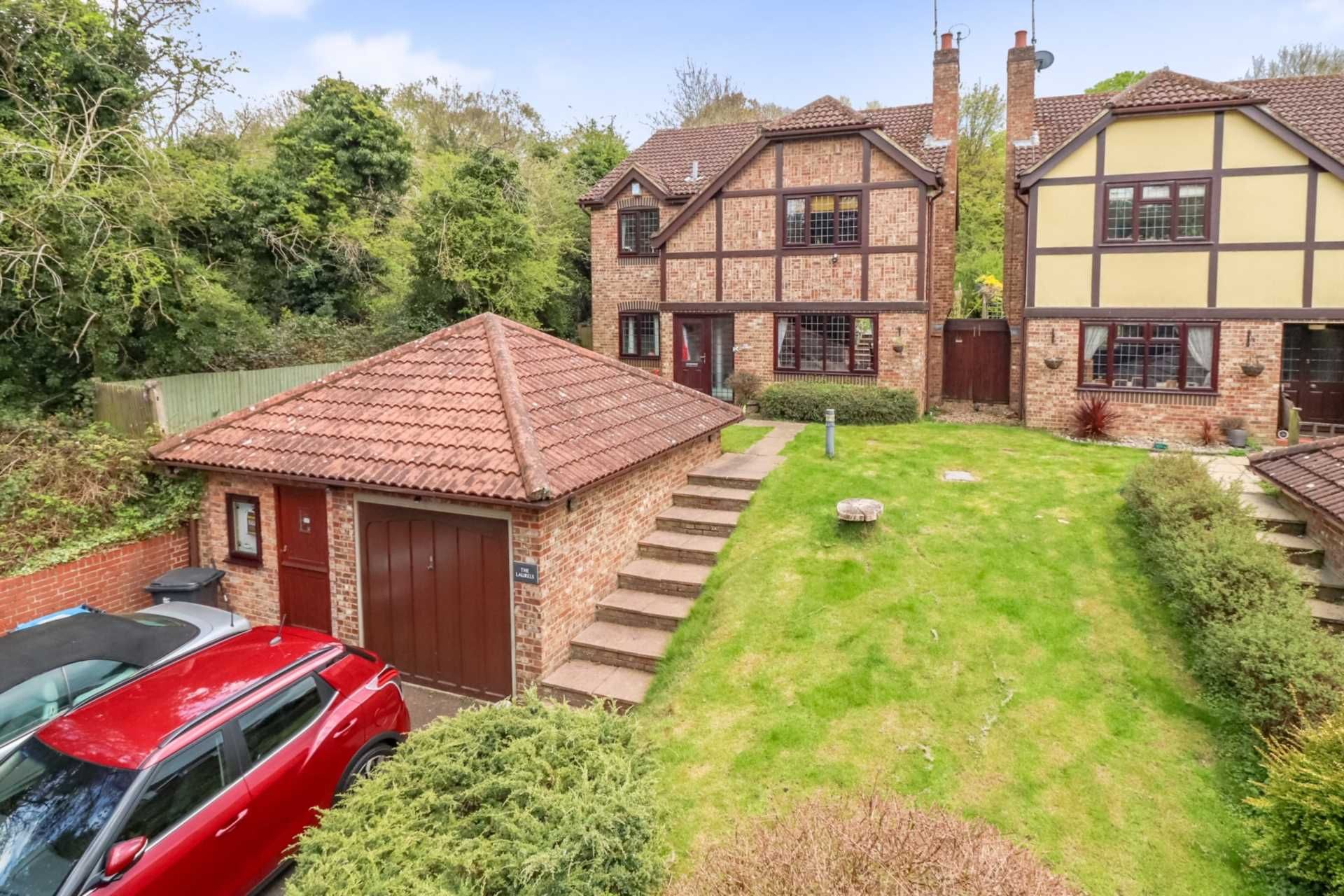 Woodhall Lane, Hemel Hempstead HP2  