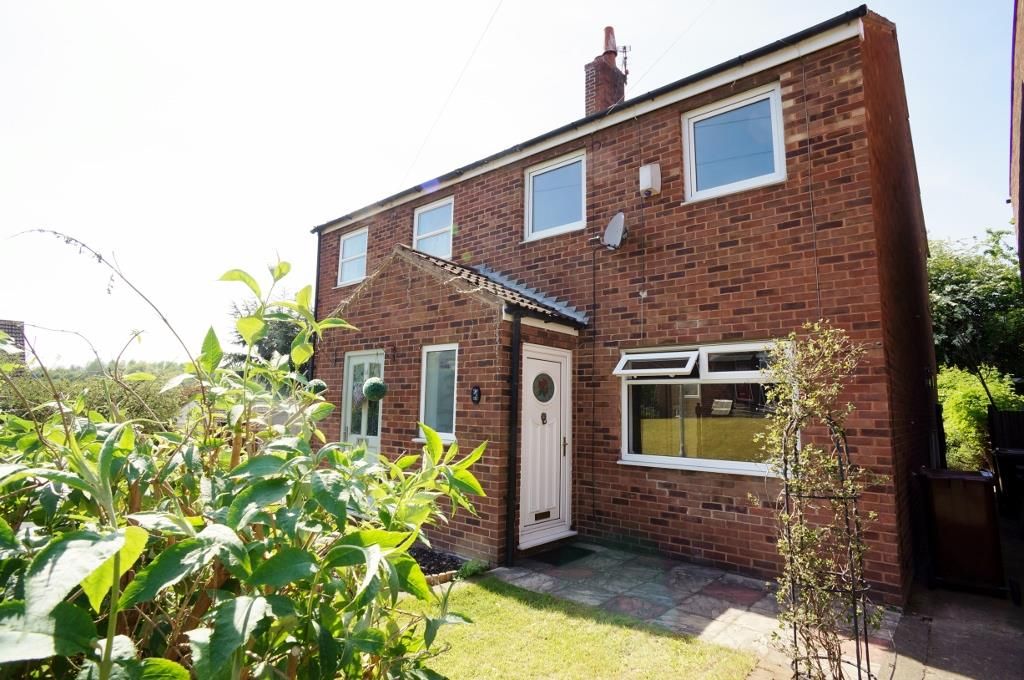 3 bed semidetached house to rent in West View, Ackworth, Pontefract