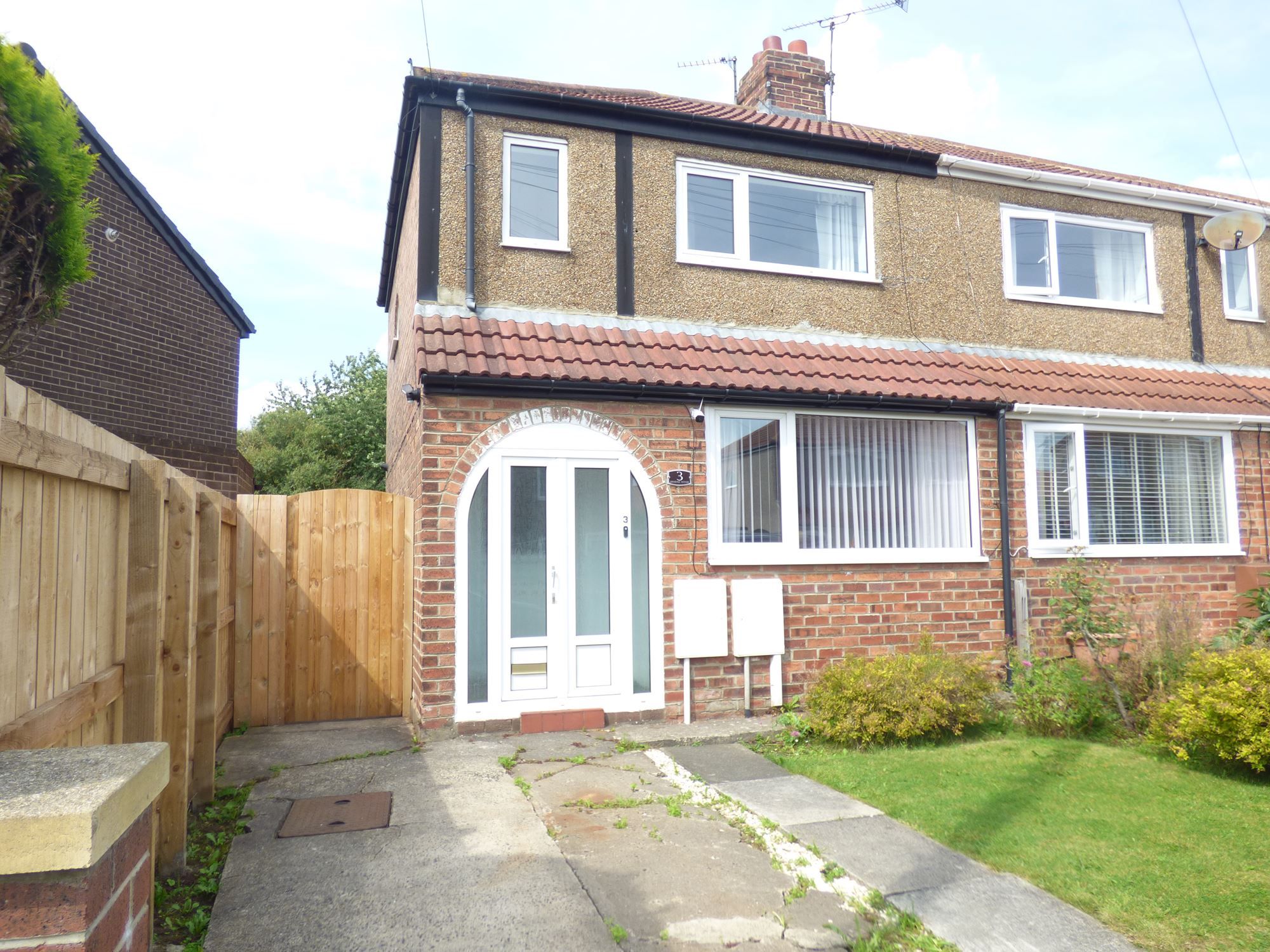 2 bed semidetached house to rent in Dinsdale Avenue, Wallsend NE28