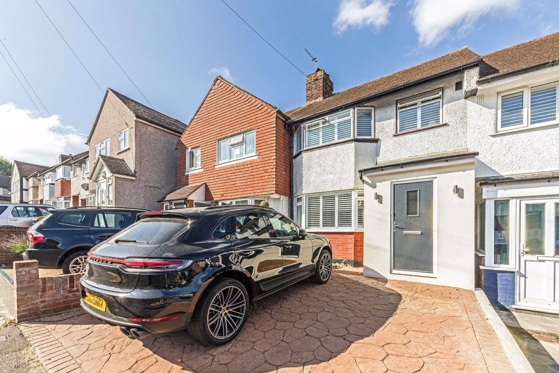 3 bed property to rent in Buckland Way, Worcester Park KT4 Zoopla