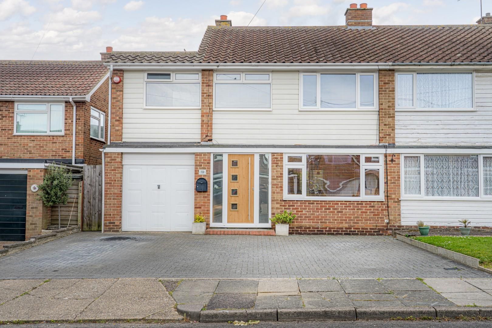 4 bed semidetached house for sale in Meadow Walk, Seasalter