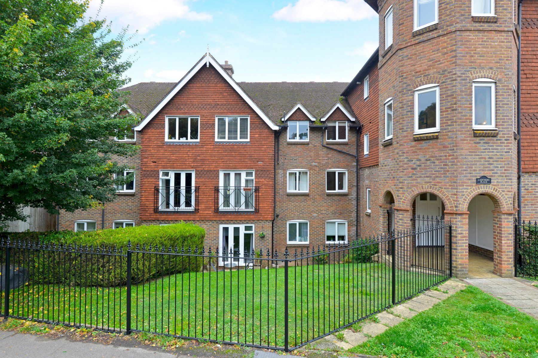 2 bed flat for sale in Godalming, Surrey GU7 Zoopla