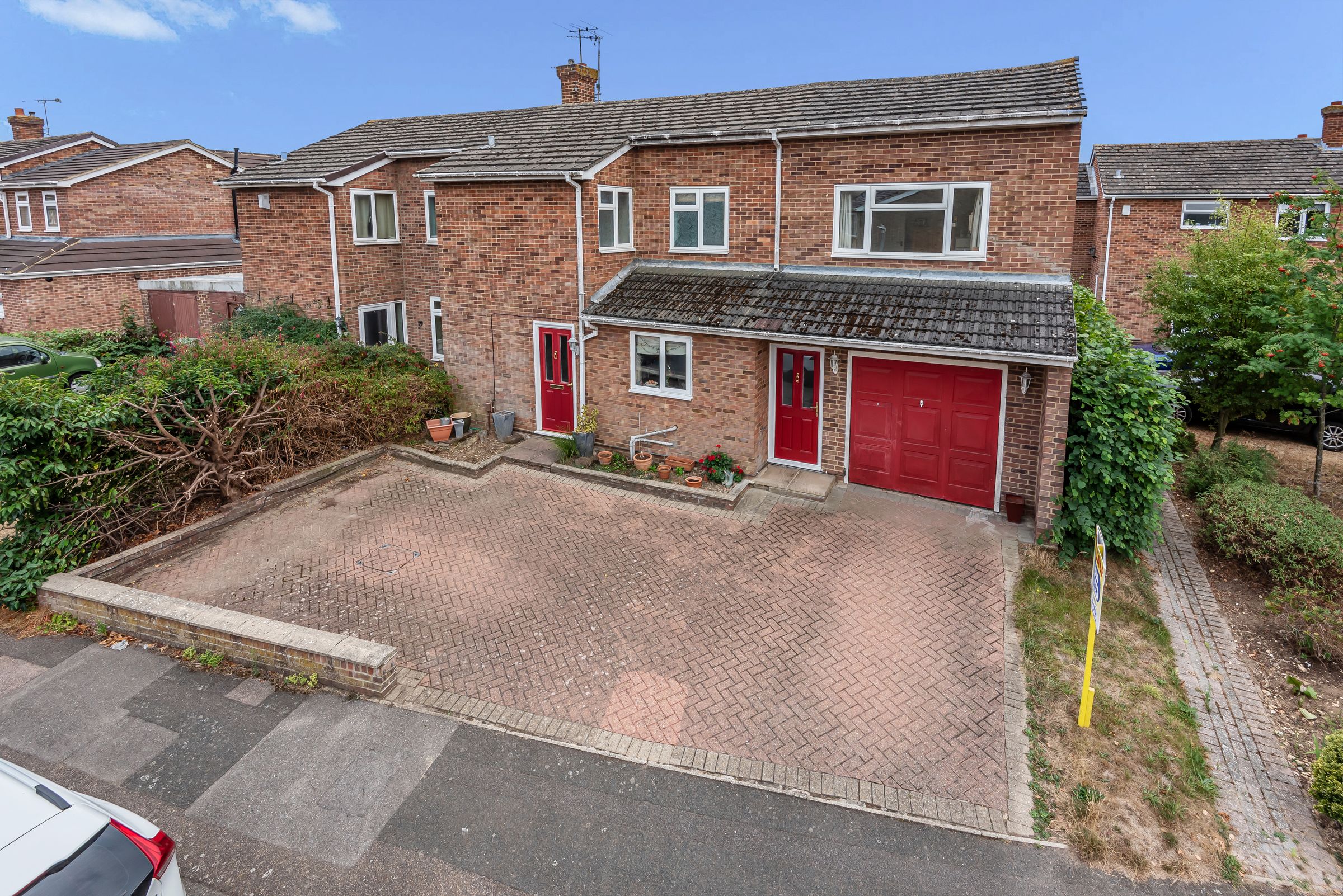 4 bed semidetached house for sale in Swallow Road, Larkfield