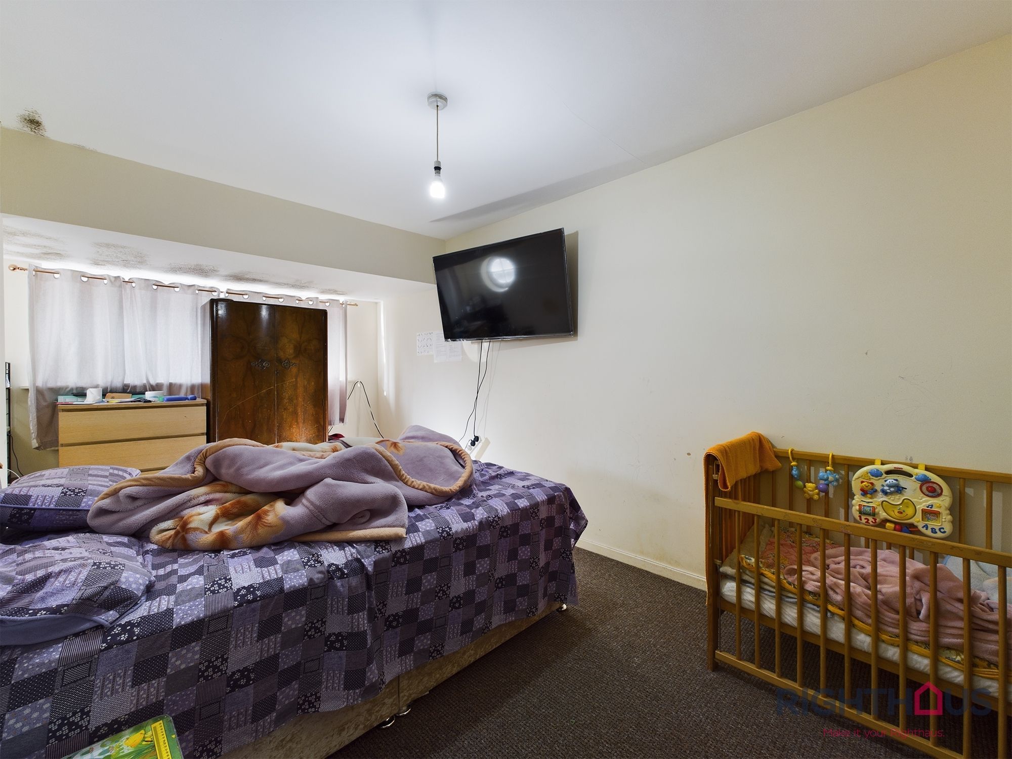 4 bed semidetached house for sale in Grey Friar Walk, Bradford BD7