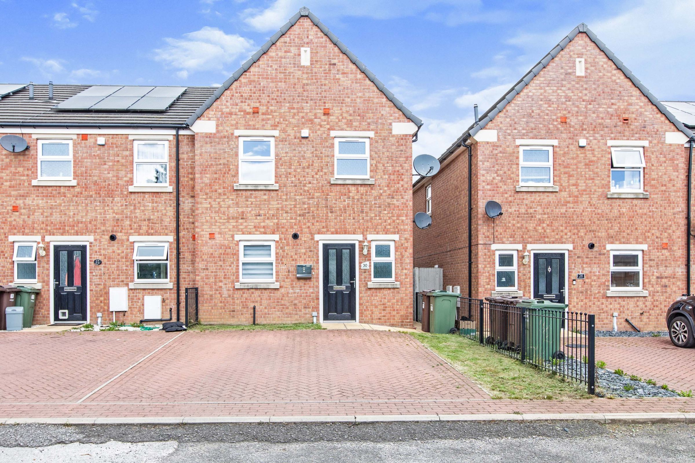 3 bed semidetached house for sale in Kings Avenue, Castleford WF10