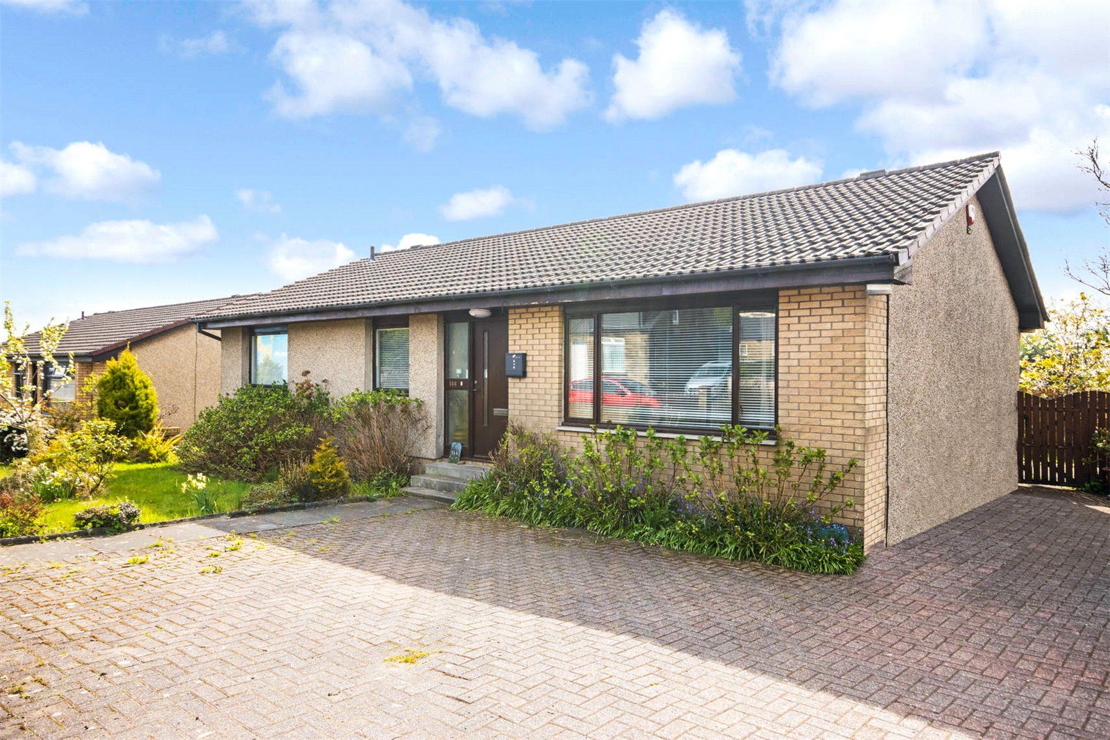 3 bed bungalow for sale in Glasgow Road, Longcroft, Bonnybridge