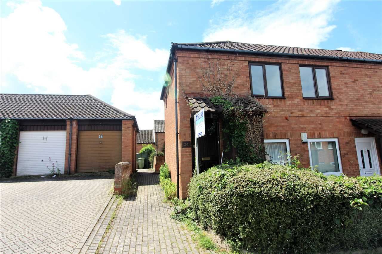 2 bed for sale in Coopers Mews, Neath Hill, Milton Keynes