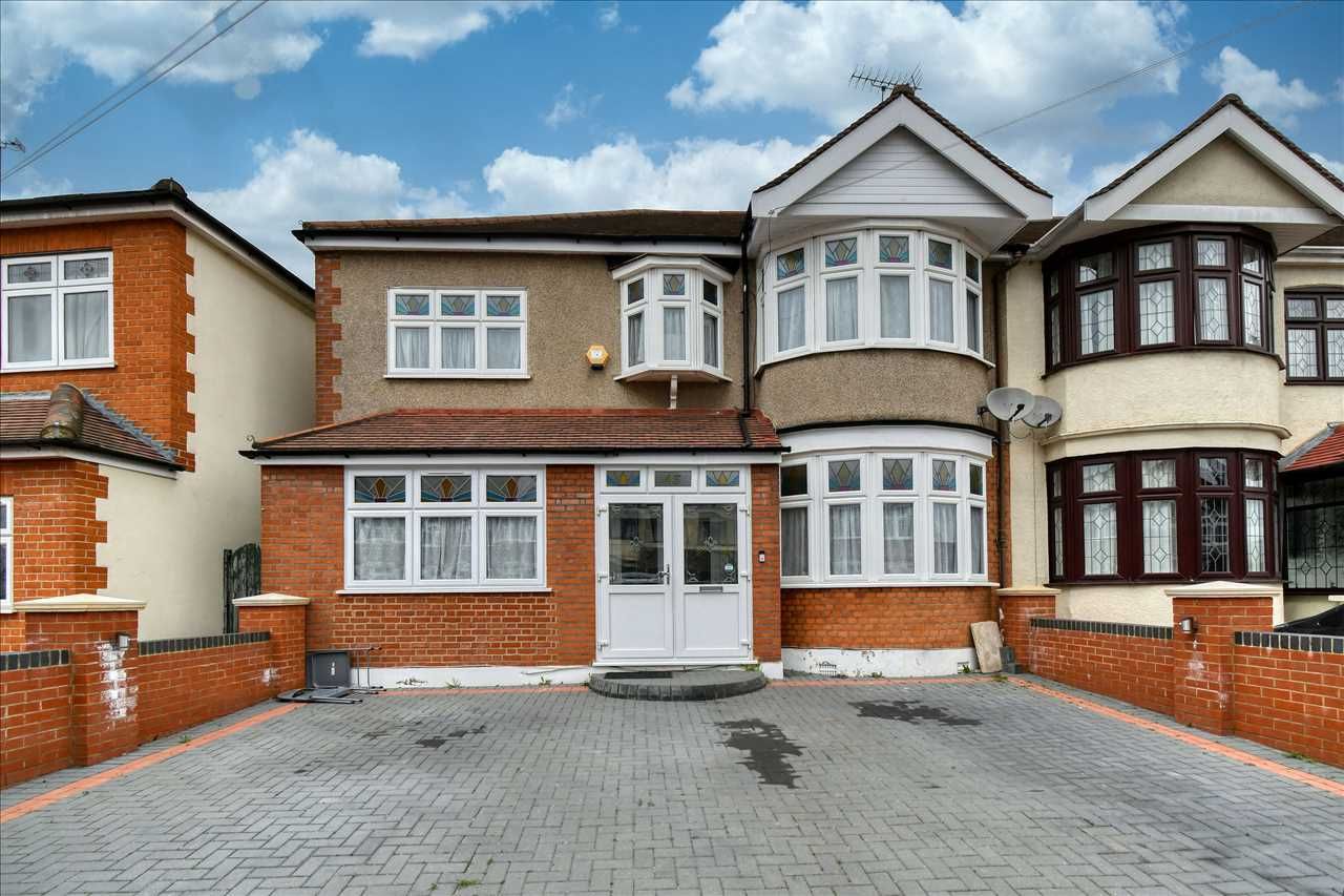 5 bed semidetached house for sale in Norbury Gardens, Chadwell Heath