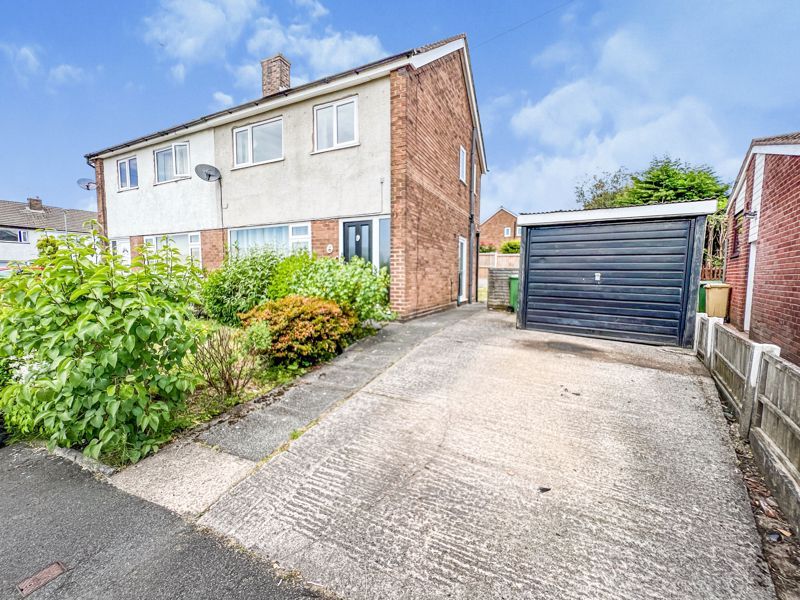 3 bed semidetached house for sale in Shaftesbury Avenue, Lostock