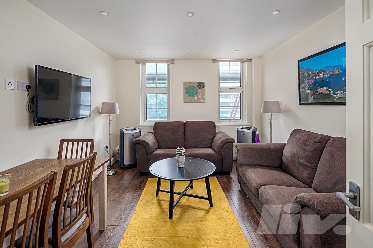 Flat 27, Cambridge Court, Sussex Gardens, London W2  