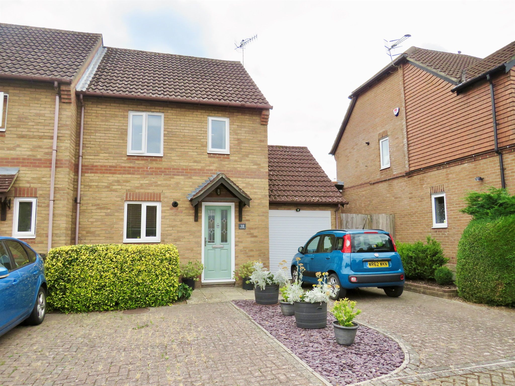 2 bed end terrace house for sale in Marshall Road, Maidenbower, Crawley