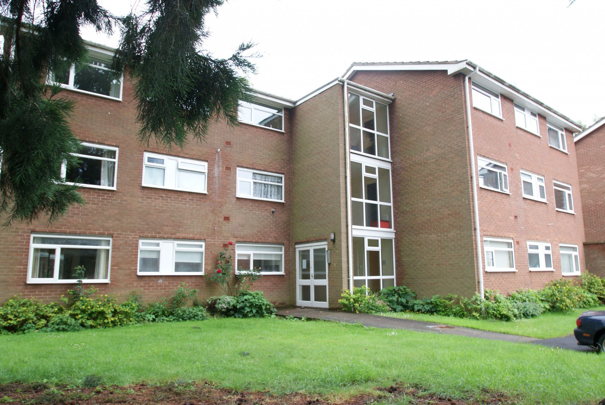 2 bed flat to rent in Dereham Court, Leamington Spa CV32 Zoopla