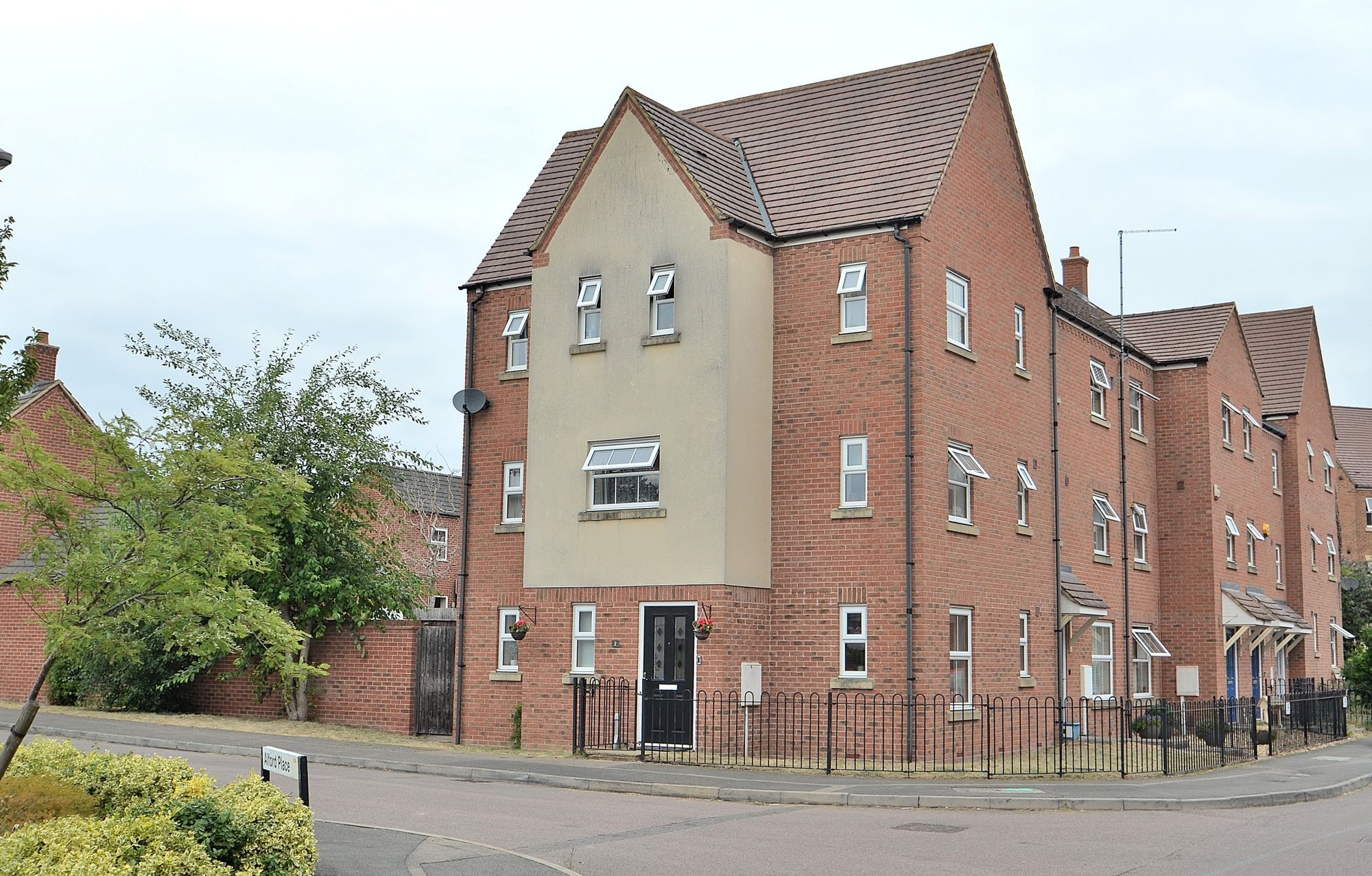 4 bed end terrace house for sale in Alford Place, Bletchley MK3 Zoopla