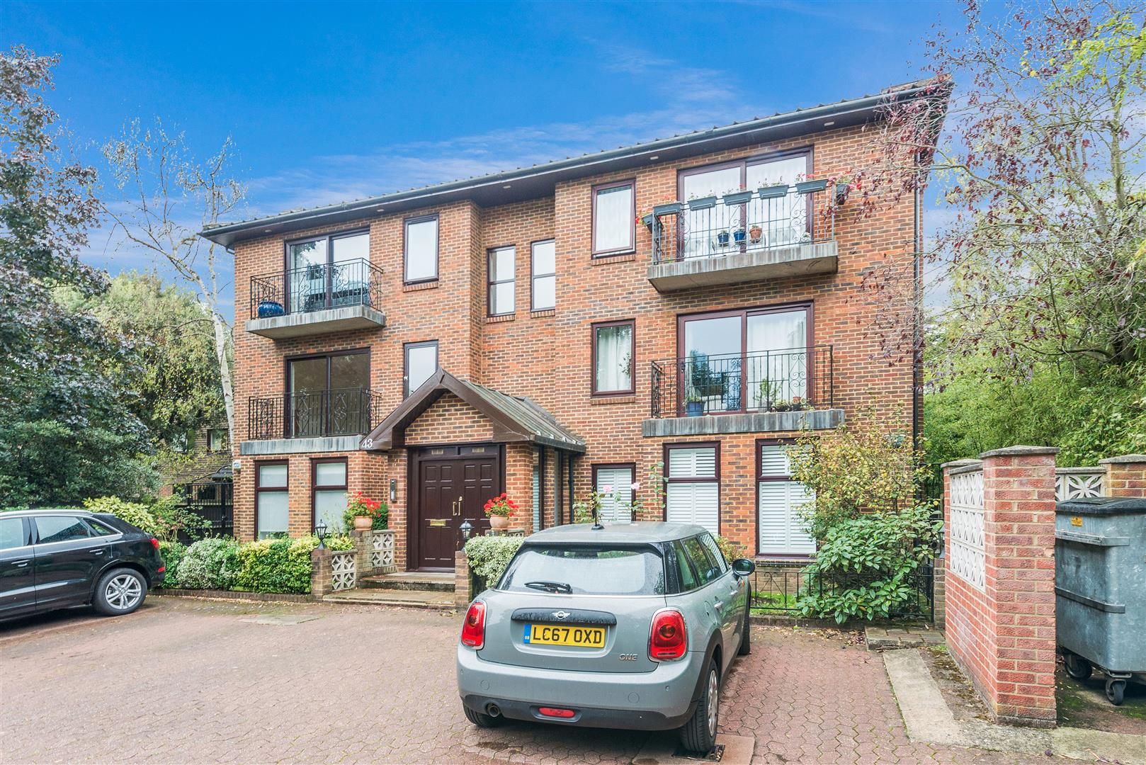 3 bed flat to rent in Edge Hill, London SW19 Zoopla