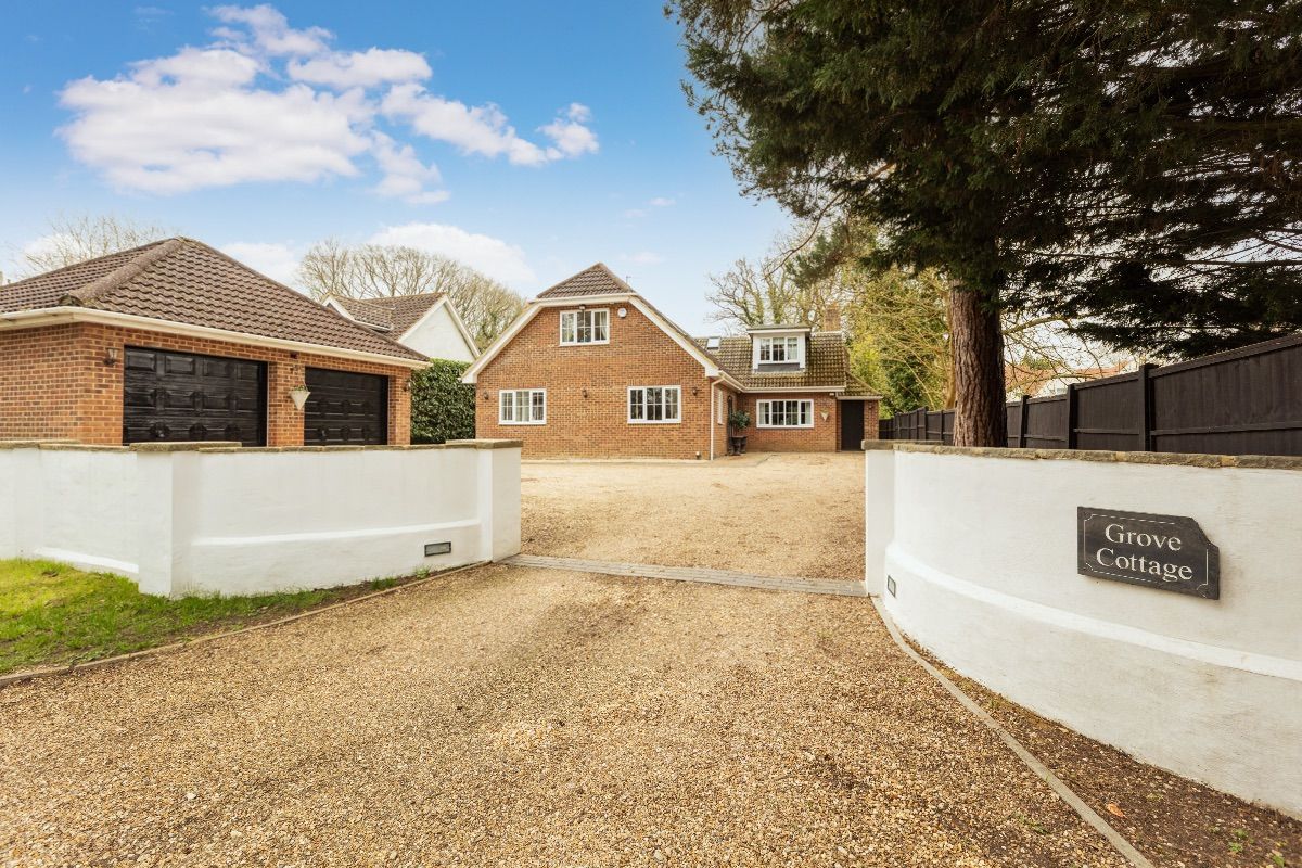 4 bed detached house for sale in Sandford Lane, Hurst, Reading RG10